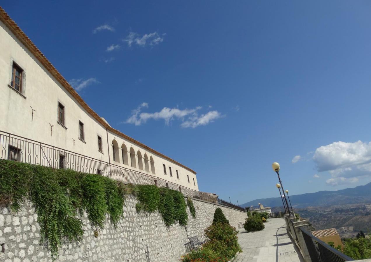 Palazzo Sant'Anna Hotel Gerace Exterior photo