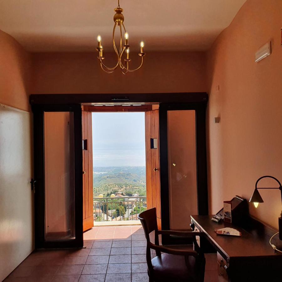 Palazzo Sant'Anna Hotel Gerace Exterior photo