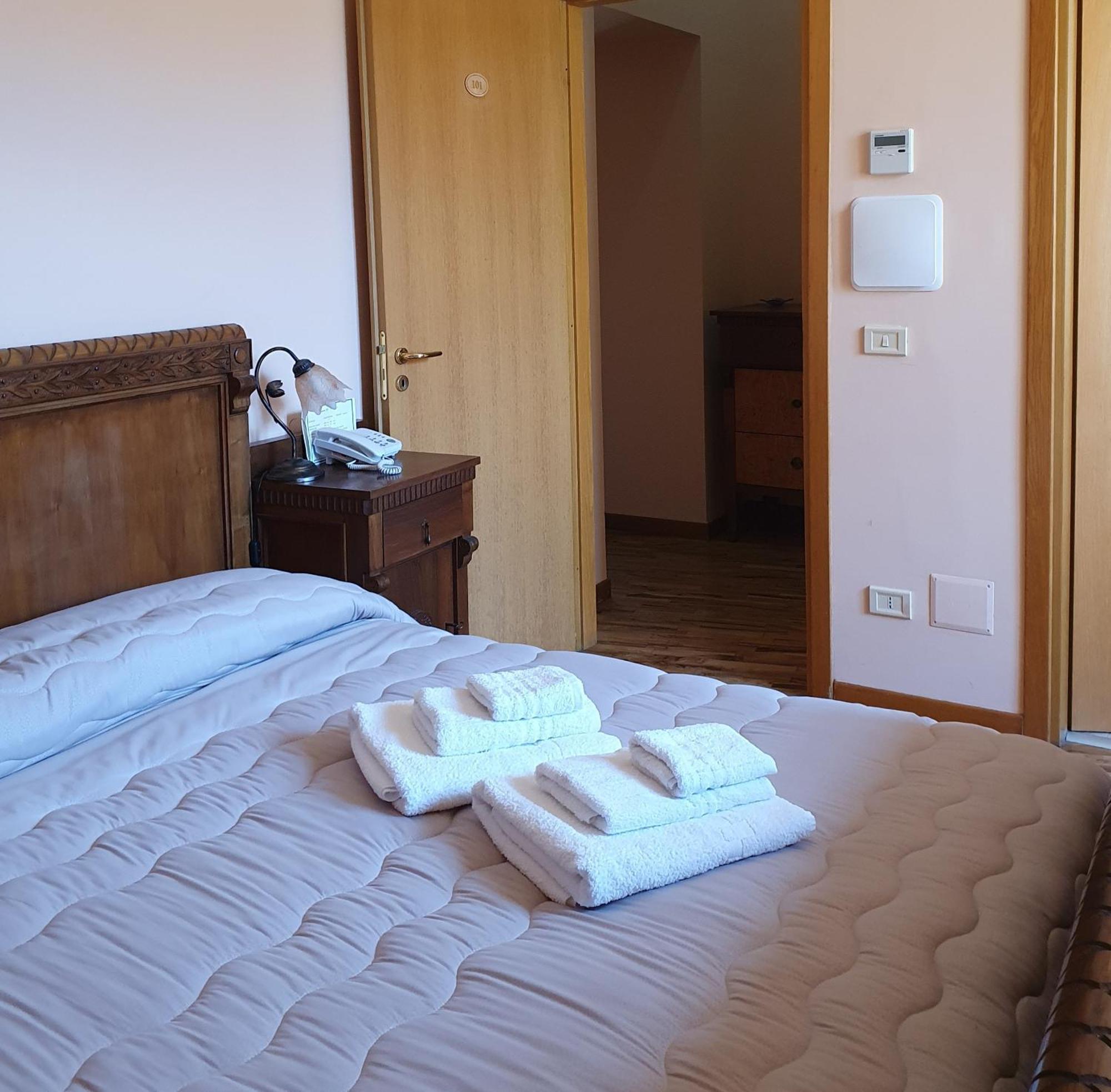 Palazzo Sant'Anna Hotel Gerace Room photo